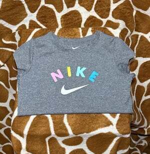 Nike Girls Dri-FIT Colorful Logo Graphic T-Shirt Grey Size 6